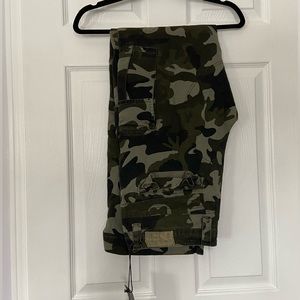 BNWT Men’s Camo Cargo Pants (34)